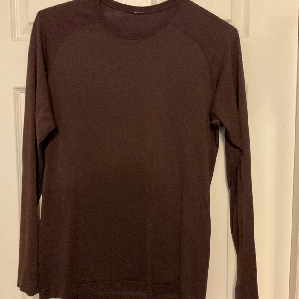 Lululemon men’s metal vent long sleeve black cherry
